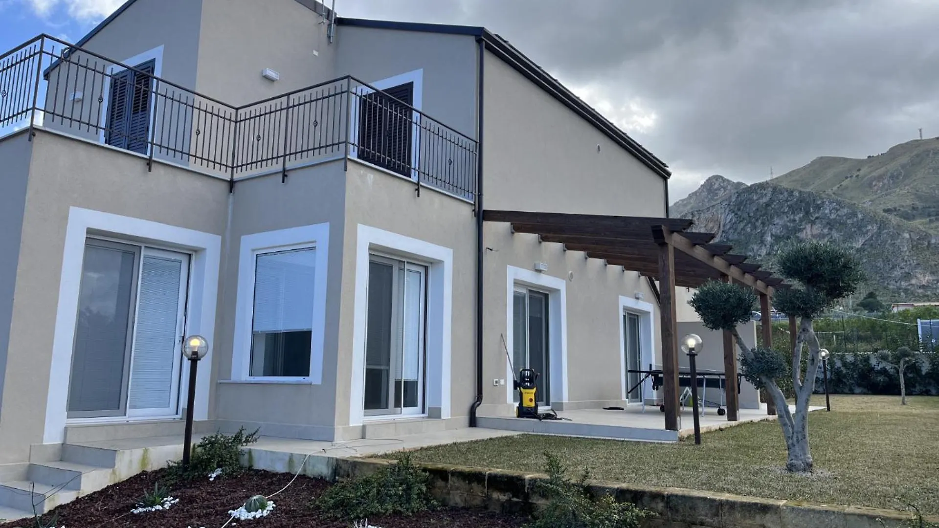 Casa Vacanze Villa Ale Альтавилла-Милича 0*,  Италия