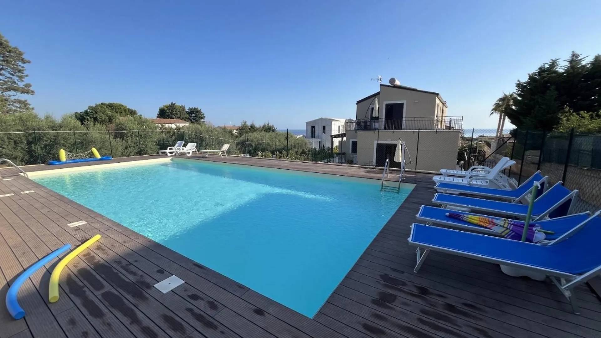 Casa Vacanze Villa Ale Альтавилла-Милича Италия